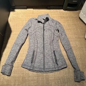 LULULEMON ZIP UP SIZE 4